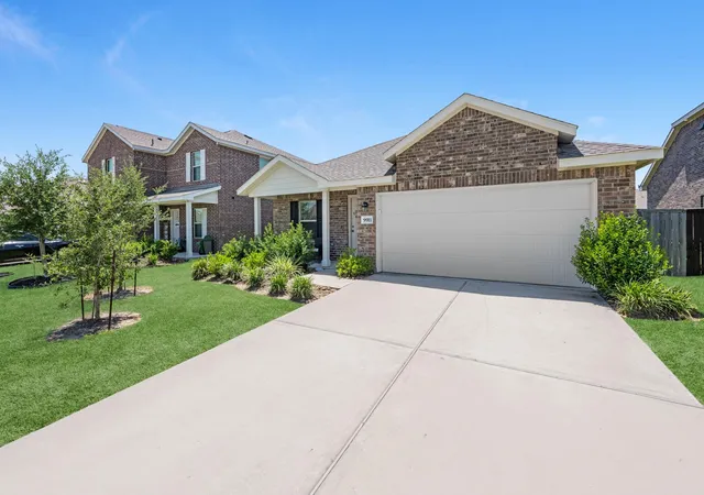 2nd image of 9911 Stoney Spring Ln, Baytown, TX 77521 | MLS# 90861354