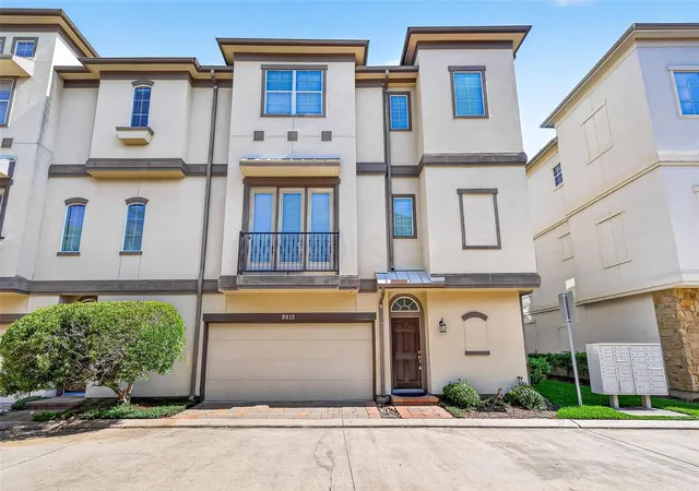2nd image of 8810 Lakeshore Bend Dr, Houston, TX 77080 | MLS# 49999697