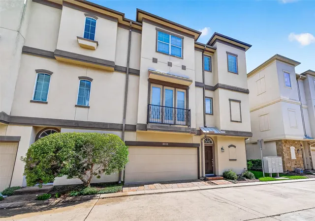 3rd image of 8810 Lakeshore Bend Dr, Houston, TX 77080 | MLS# 49999697