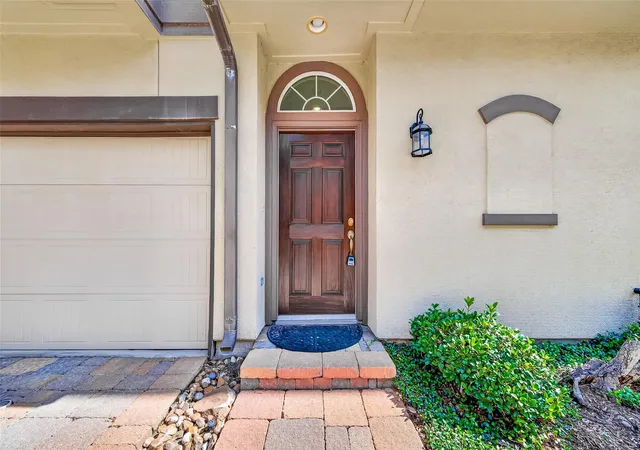 4th image of 8810 Lakeshore Bend Dr, Houston, TX 77080 | MLS# 49999697