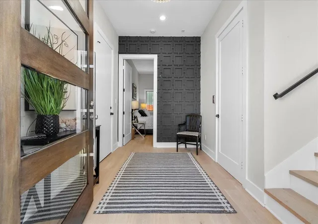 Photo 4 of Single family home for sale at 516 Reinerman St, Houston, TX 77007 | MLS# 43666202 | Listing updated on 2026-09-11