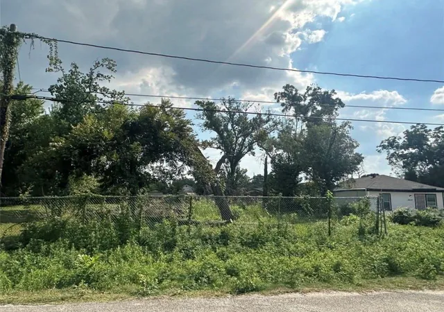 Photo 3 of Land for sale at 6842 Carothers St, Houston, TX 77028 | MLS# 48440740 | Listing updated on 2026-04-18