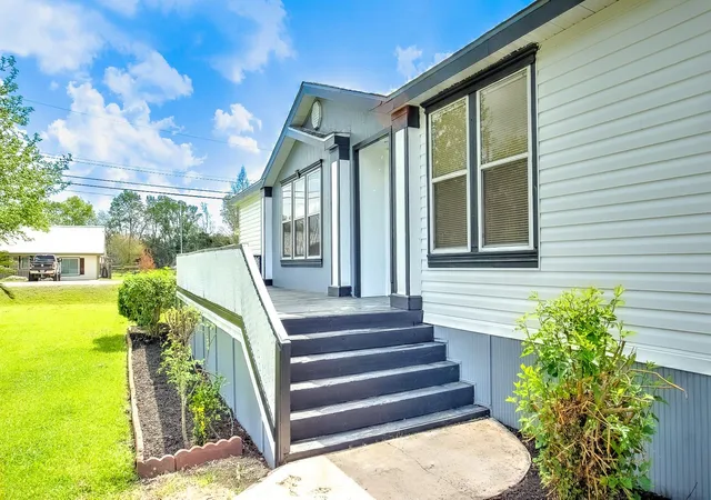 3rd image of 2516 Loch Lomond St, Highlands, TX 77562 | MLS# 27957111