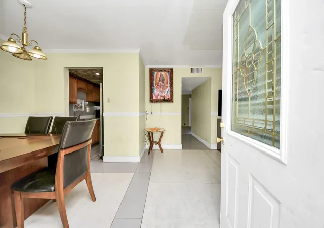 2nd image of 5106 Ingomar Wy, Houston, TX 77053 | MLS# 3775575