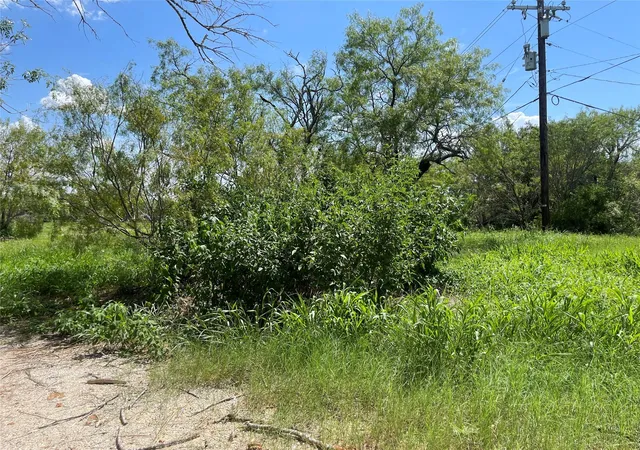 Photo 3 of Single family home for sale at 390 Bell Rd, Seguin, TX 78155 | MLS# 65792304 | Listing updated on 2026-07-27