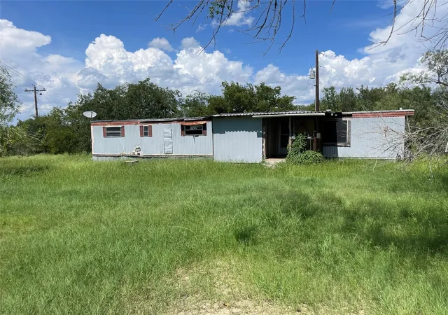 Photo 4 of Single family home for sale at 390 Bell Rd, Seguin, TX 78155 | MLS# 65792304 | Listing updated on 2026-07-27