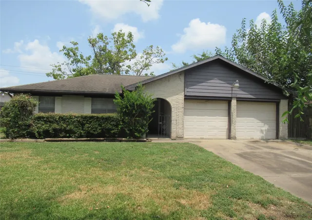 Photo 1 of Sale Pending at 4122 Belgrade Dr, Houston, TX 77045 | MLS# 56455771 | Listing updated on 2026-09-07