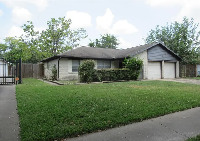 Photo 2 of Sale Pending at 4122 Belgrade Dr, Houston, TX 77045 | MLS# 56455771 | Listing updated on 2026-09-07