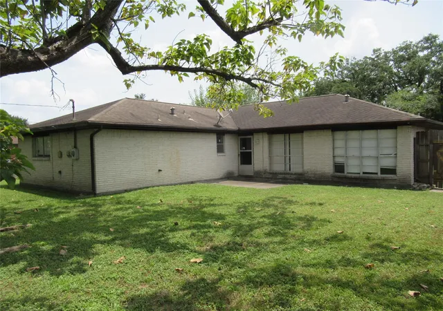 Photo 3 of Sale Pending at 4122 Belgrade Dr, Houston, TX 77045 | MLS# 56455771 | Listing updated on 2026-09-07