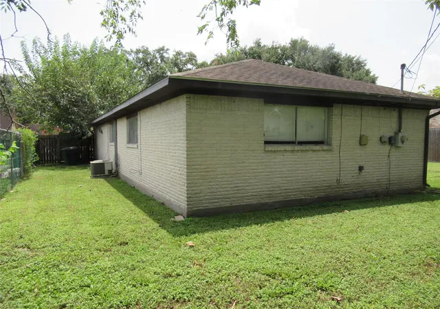 Photo 3 of Sale Pending at 4122 Belgrade Dr, Houston, TX 77045 | MLS# 56455771 | Listing updated on 2026-09-07