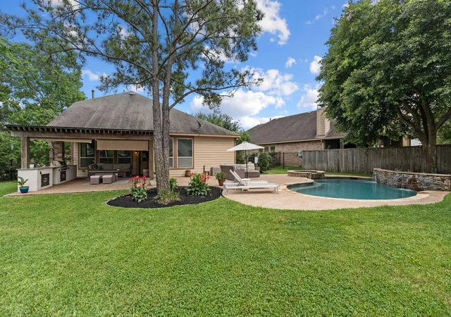 3rd image of 35 Nagshead Pl, Spring, TX 77389 | MLS# 71780078
