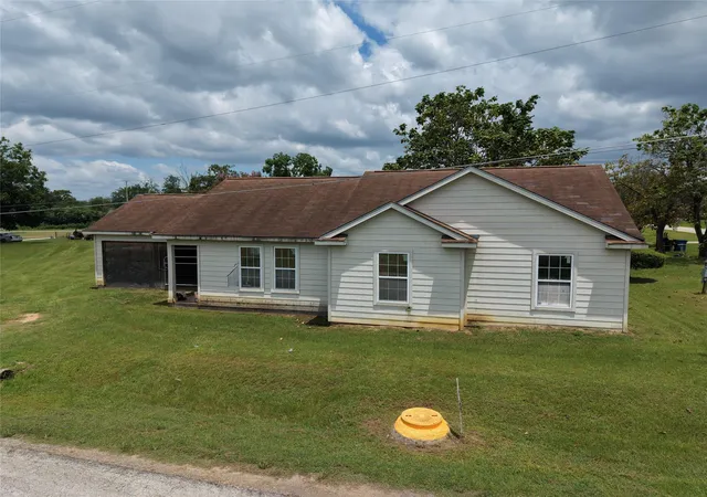 Photo 3 of Single family home for sale at 1420 Colorado St, Hempstead, TX 77445 | MLS# 5294188 | Listing updated on 2026-08-31