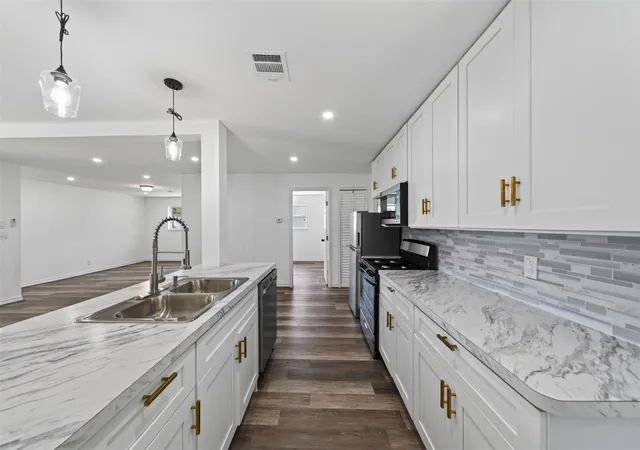 Photo 3 of Single family home for sale at 7338 Conley St, Houston, TX 77021 | MLS# 40141883 | Listing updated on 2026-09-17