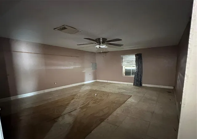 3rd image of 2912 Gregg St, Houston, TX 77026 | MLS# 77577185