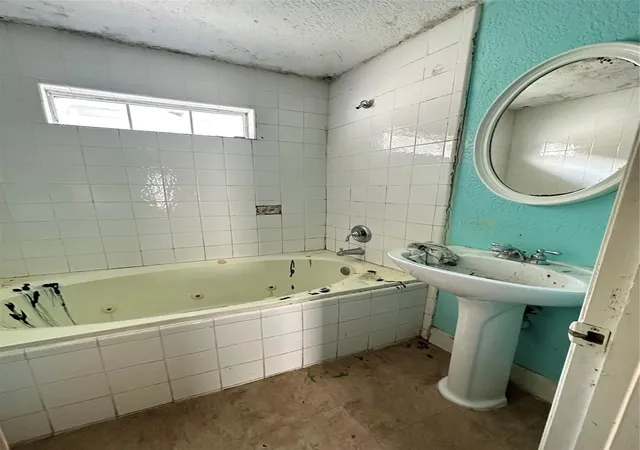 4th image of 2912 Gregg St, Houston, TX 77026 | MLS# 77577185