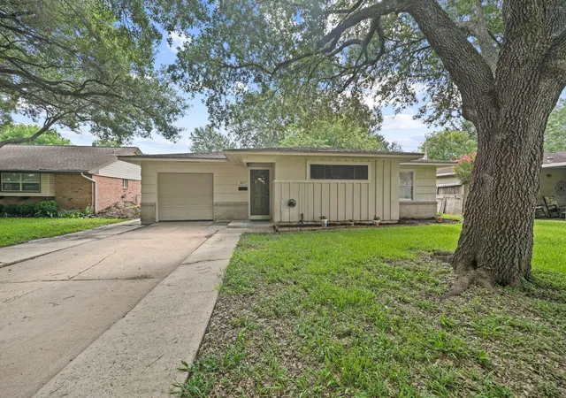 Homes for sale in Pearland, TX | 2017 Isla Dr, Pearland, TX 77581 | MLS# 57038392