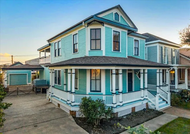 2nd image of 2207 Avenue P, Galveston, TX 77550 | MLS# 82796684