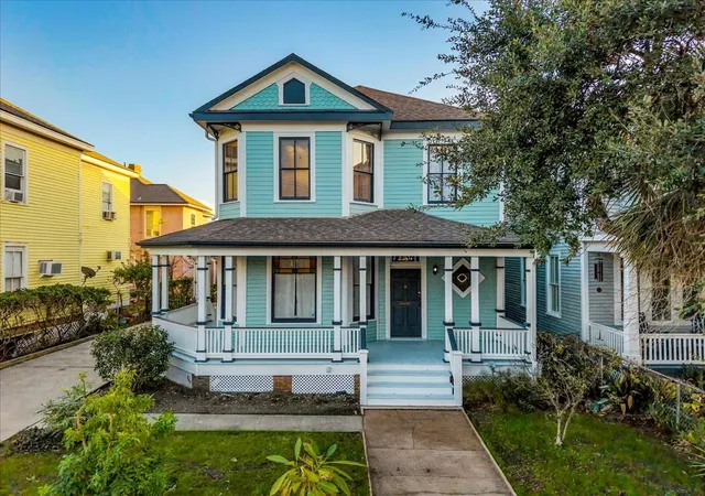 3rd image of 2207 Avenue P, Galveston, TX 77550 | MLS# 82796684
