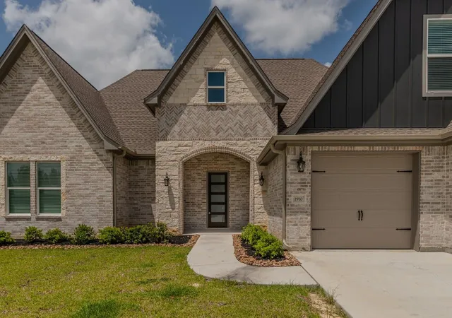 Homes for sale in Lumberton, TX | 1910 Brenner Blvd, Lumberton, TX 77657 | MLS# 84463510