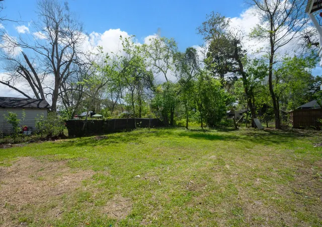 5th image of 211 W South St, Alvin, TX 77511 | MLS# 38765214