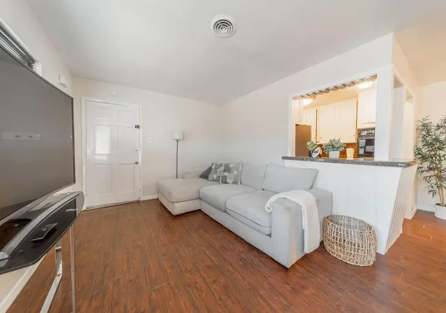 3rd image of 4723 Merwin St, Houston, TX 77027 | MLS# 89995554
