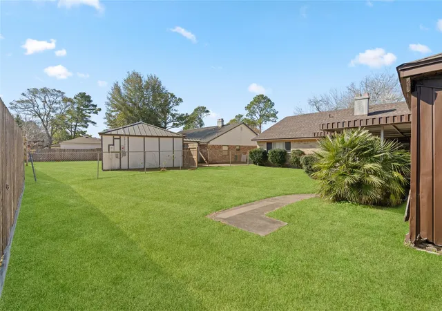 25th image of 357 W Castle Harbour Dr, Friendswood, TX 77546 | MLS# 95718545