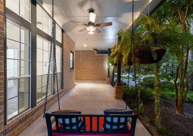 5th image of 168 Bristol Bend Cir, The Woodlands, TX 77382 | MLS# 40427870