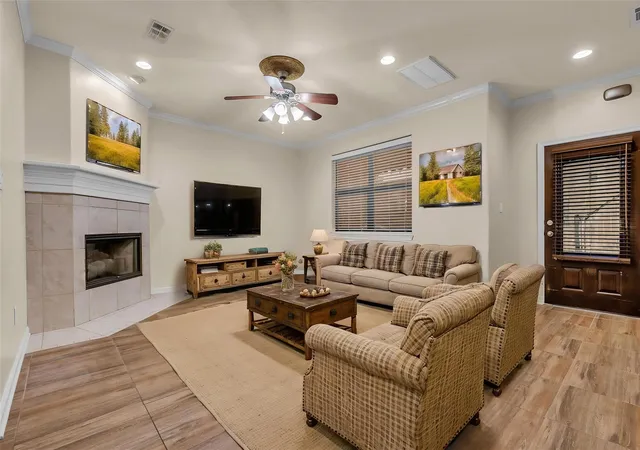 3rd image of 1898 Longmire Rd #5, Conroe, TX 77304 | MLS# 84665533