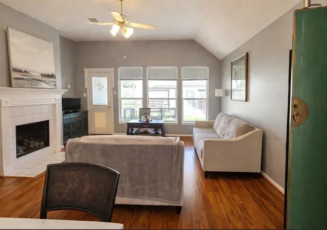 3rd image of 4123 Ridgepoint Dr, Pearland, TX 77584 | MLS# 83176477
