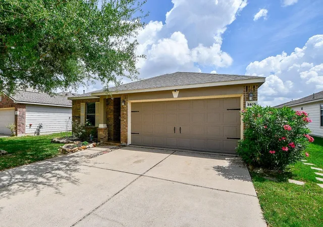 3rd image of 2810 Roaring Oaks Ln, Katy, TX 77449 | MLS# 60364580