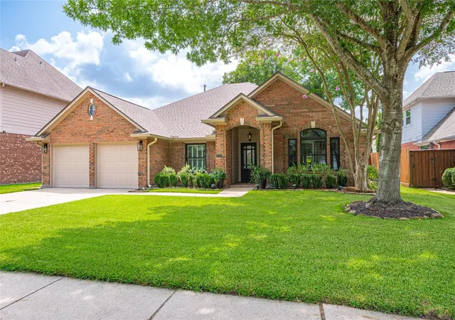 1st image of 814 Maplewood Falls Ct, Houston, TX 77062 | MLS# 42653130