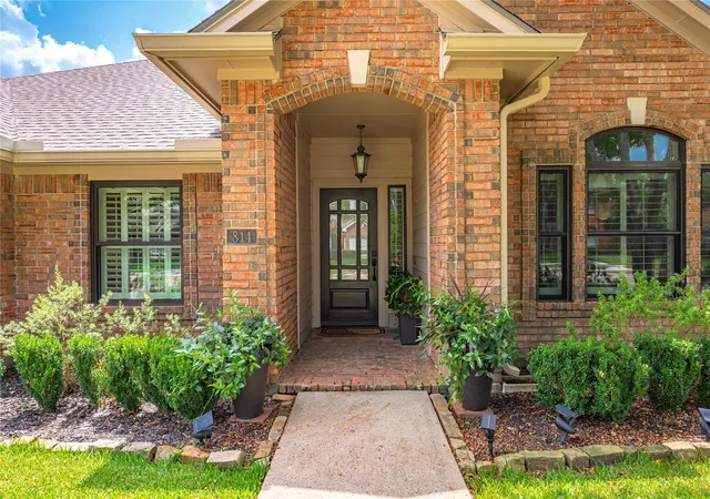 4th image of 814 Maplewood Falls Ct, Houston, TX 77062 | MLS# 42653130