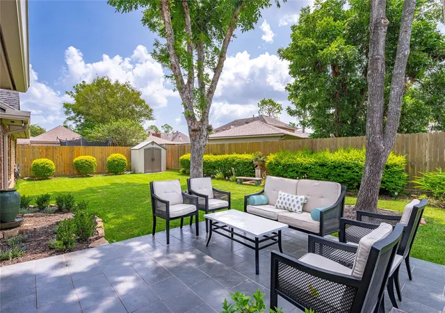 5th image of 814 Maplewood Falls Ct, Houston, TX 77062 | MLS# 42653130