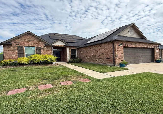 1st image of 141 Majestic Oak Cir, Lake Jackson, TX 77566 | MLS# 30301710
