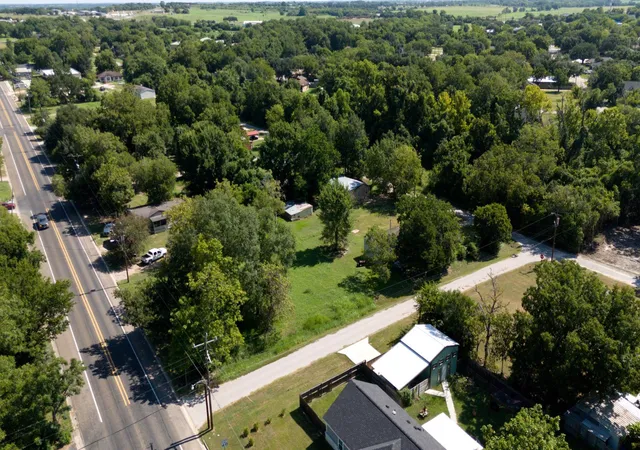 2nd image of 904 Piedmont Dr, Navasota, TX 77868 | MLS# 38196305