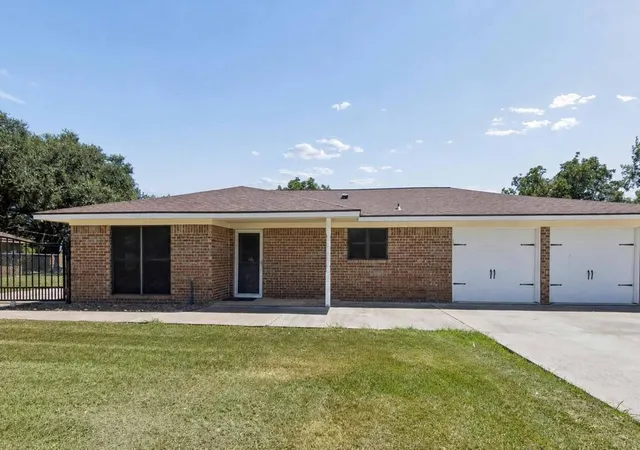 1st image of 1534 Sterling Dr, Baytown, TX 77523 | MLS# 81907706