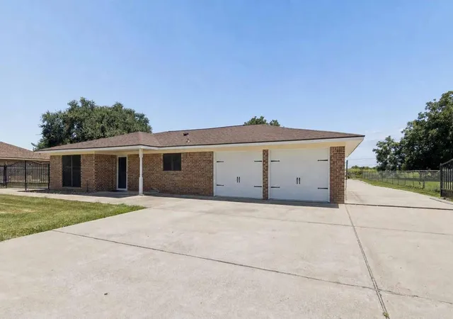 4th image of 1534 Sterling Dr, Baytown, TX 77523 | MLS# 81907706