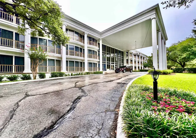 2nd image of 5050 Ambassador Wy, Houston, TX 77056