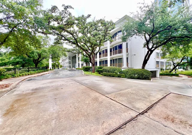 3rd image of 5050 Ambassador Wy, Houston, TX 77056