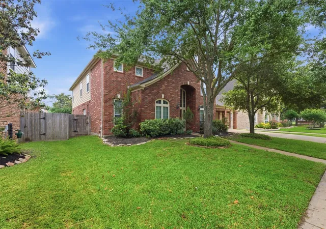 Photo 3 of Single family home for sale at 2210 Dali Ln, Missouri City, TX 77459 | MLS# 15908531 | Listing updated on 2026-10-05