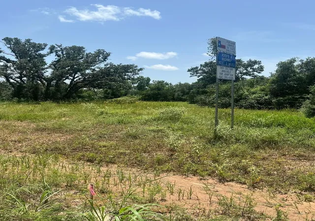 Land for sale at 5896 S Ih 10 Rd Tx, Alleyton, TX 78935 | MLS# 79617451
