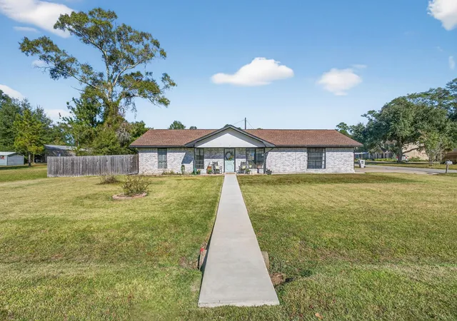 Homes for sale in Buna, TX | 355 County Road 761, Buna, TX 77612 | MLS# 42173323