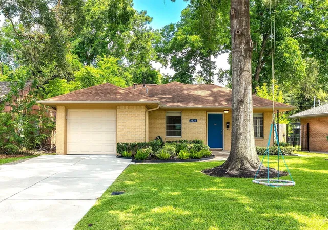 Photo 1 of Single family home for sale at 2322 Poinciana Dr, Houston, TX 77018 | MLS# 30934557 | Listing updated on 2026-08-05