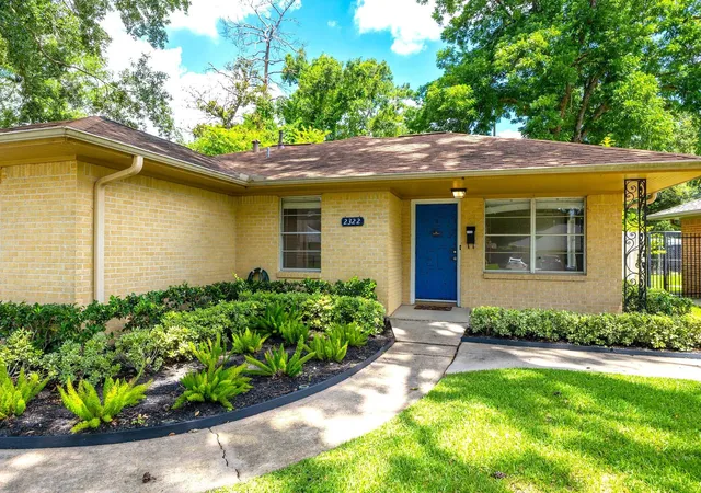 Photo 2 of Single family home for sale at 2322 Poinciana Dr, Houston, TX 77018 | MLS# 30934557 | Listing updated on 2026-08-05