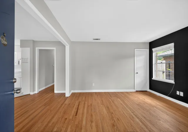 Photo 3 of Single family home for sale at 2322 Poinciana Dr, Houston, TX 77018 | MLS# 30934557 | Listing updated on 2026-08-05