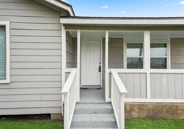 Photo 3 of Single family home for sale at 1107 Defender St, Houston, TX 77029 | MLS# 73185121 | Listing updated on 2026-09-15