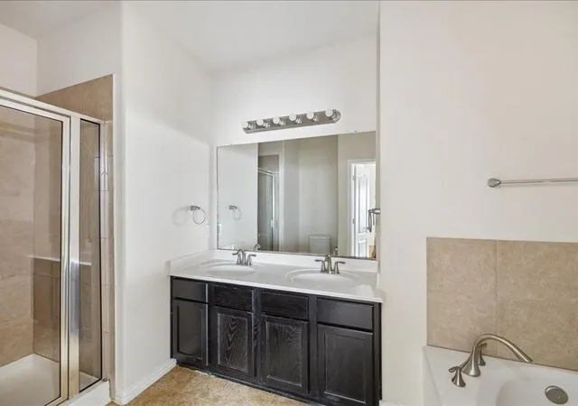 Photo 4 of Single family home for sale at 7534 Abbey Point Ln, Houston, TX 77049 | MLS# 58983553 | Listing updated on 2026-07-29