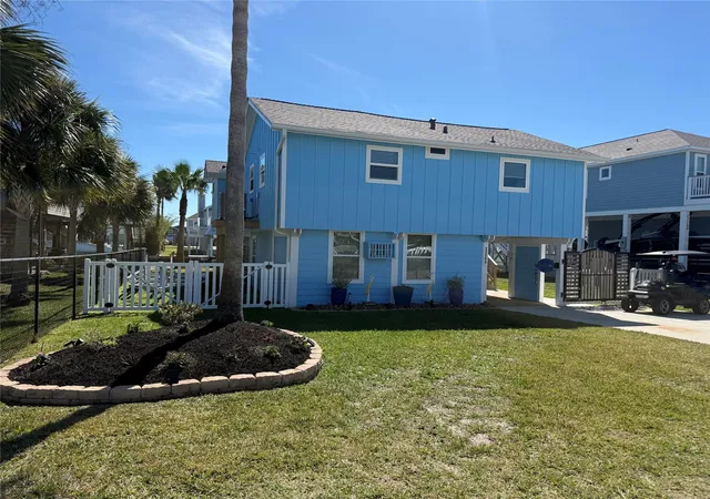 4th image of 22205 Frio Dr, Galveston, TX 77554 | MLS# 91583945
