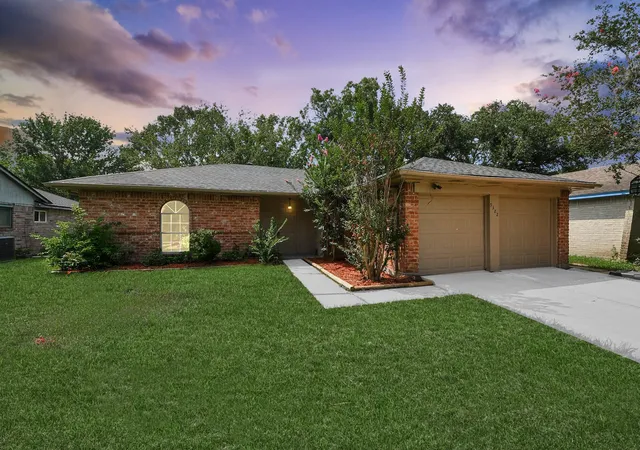 Photo 1 of Single family home for sale at 5322 Bulen Ave, Friendswood, TX 77546 | MLS# 29860943 | Listing updated on 2026-07-29