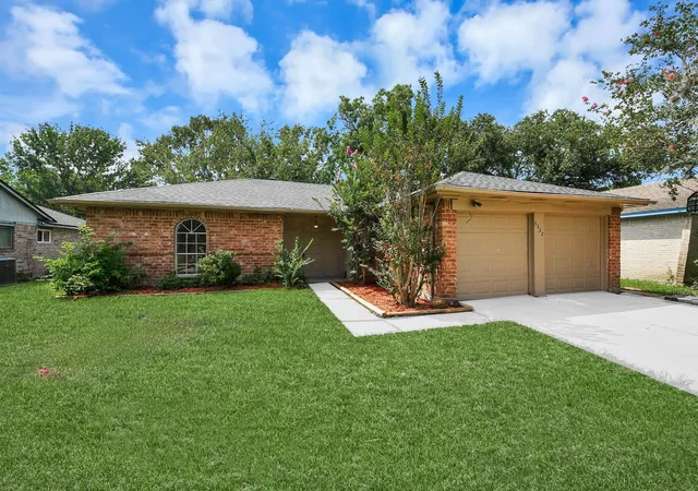 Photo 3 of Single family home for sale at 5322 Bulen Ave, Friendswood, TX 77546 | MLS# 29860943 | Listing updated on 2026-07-29